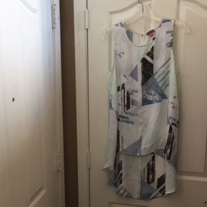 LADIES’ Vince Camuto Sleeveless Top (M)